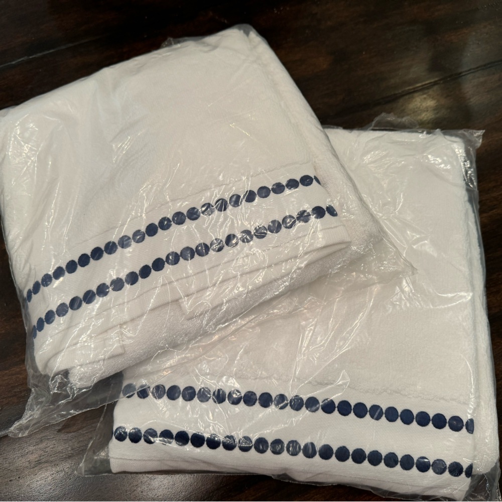 Pottery barn navy blue dot hand towel NWT